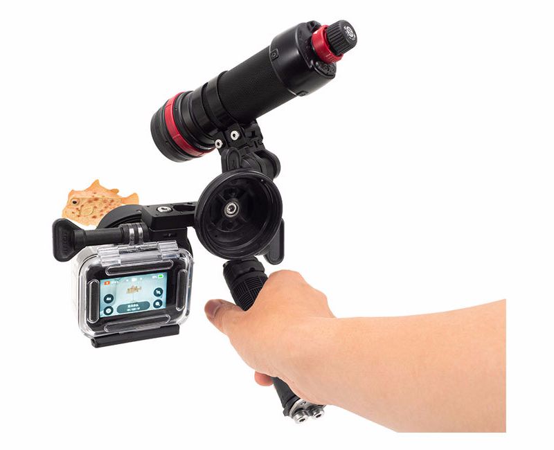 横方向に取り付ければモニターを見ながらの撮影も可能