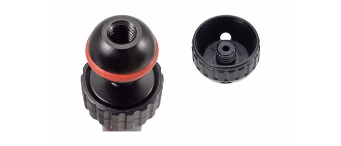 ボール部のネジ穴に取り付け