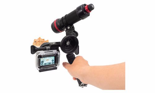 横方向に取り付ければモニターを見ながらの撮影も可能